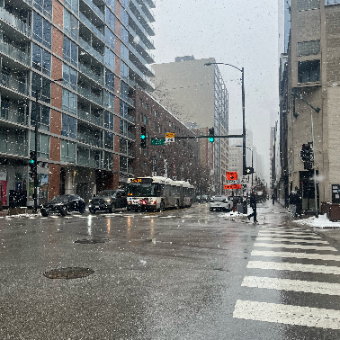 A snowy Chicago intersection